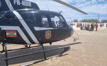 ((Vídeo)) Arrastado por correnteza, homem se afoga e é resgatado de helicóptero em praia