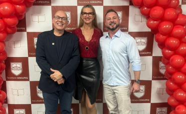 Diretora da Censupeg Criciúma Recebe Homenagem em Joinville