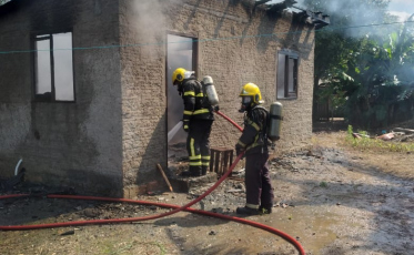 Incêndio atinge casa no bairro São Cristóvão em Araranguá