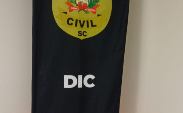 Mulher ligada ao tráfico e à facção ‘Os Manos’ é presa em Araranguá