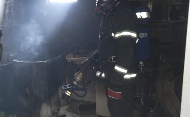 Incêndio destrói garagem em Criciúma nesta segunda-feira