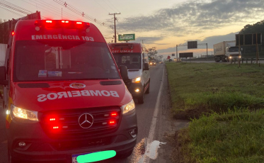 Araranguá: Motociclista morre após colisão com van na BR-101
