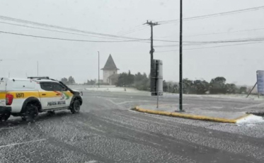 Neve: Serra do Rio do Rastro liberada