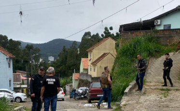 Viatura de delegado-geral de Polícia sofre abordagem suspeita em Florianópolis
