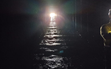 Bombeiros buscam idoso desaparecido em mina abandonada