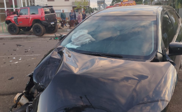 Acidente entre dois carros e bicicleta deixa dois feridos em Turvo