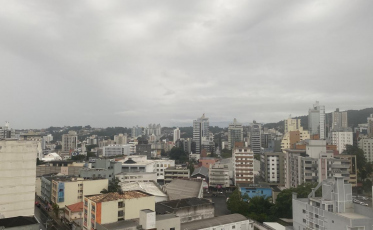 [Áudio] Quinta-feira marcada por chuva e frio 