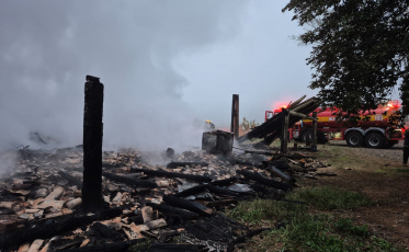 Depósito agrícola é destruído por incêndio em Nova Veneza