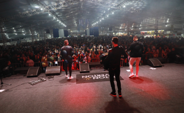 Festa da Tainha bate recorde e reúne mais de 100 mil pessoas no Balneário Rincão