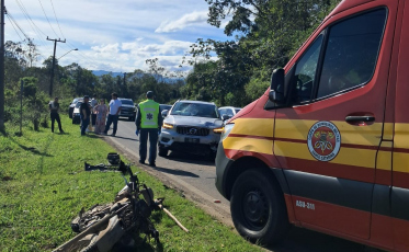 Motociclista fica ferido após colidir contra carro em Nova Veneza
