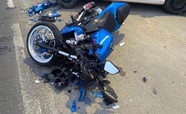 Acidente entre carro e moto deixa homem ferido em Içara