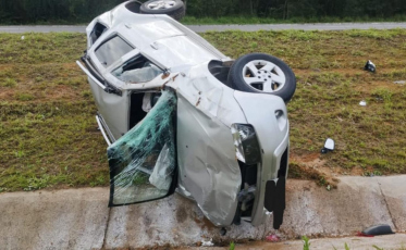 Motorista sai ilesa de grave acidente na Via Rápida 