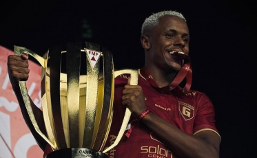 Lateral campeão da segunda divisão mineira acerta com o Azulão