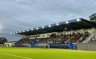 Na inauguração dos refletores da Montanha, Caravaggio é goleado pelo Caxias