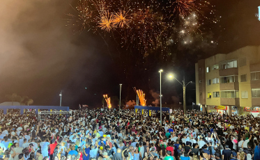 Com multidão, Arroio do Silva celebra a chegada de 2025