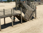 Passarelas em praia do Rincão cedem e deixam um ferido