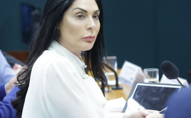 Criciumense assume como deputada federal titular