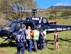 ((Vídeos)) Idoso é socorrido de helicóptero após ser atacado por boi