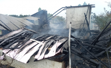 Içara: Casa é completamente destruída por incêndio