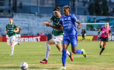 ((Vídeo)) Com gol contra bizarro, Caravaggio perde e se complica no Catarinense