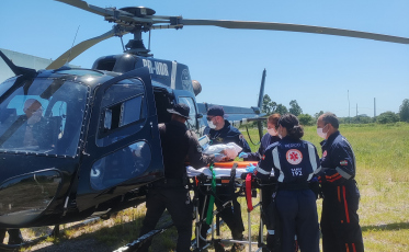 ((Vídeo)) Idoso sofre queda de telhado e fica gravemente ferido em Jaguaruna