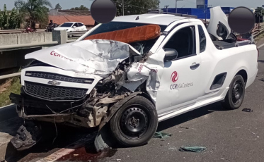 Acidente com veículo da CCR deixa mulher gravemente ferida na BR-101