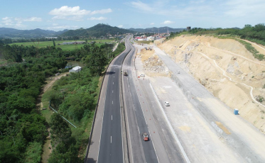 BR-101 realiza última detonação de rochas nesta terça