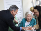 Nonna Niza recebe visita e homenagem do prefeito de Criciúma