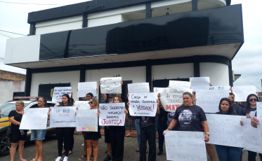 [Fotos e vídeos] Manifestação pede justiça por Thamily em Criciúma