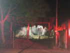 Morador sofre queimaduras e tem casa destruída por incêndio em Ermo