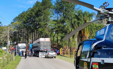 Homem morre após colisão entre moto e caminhão em Treze de Maio