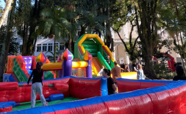 Dia das Crianças: kits e personagens atraem consumidores em Criciúma