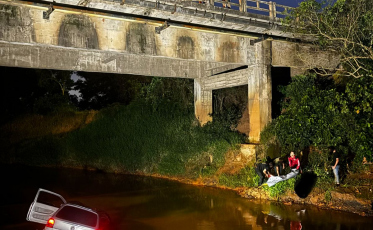 Motorista morre após capotar em rio de Forquilhinha
