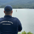 Bombeiros fazem varredura por homem que fugiu de clínica