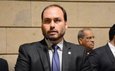 [Áudio] Candidatura de Carlos Bolsonaro ao Senado causa reação em Santa Catarina