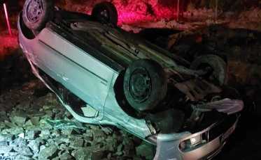 Casal escapa sem ferimentos após capotamento em Urussanga