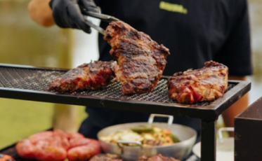 [Áudio] É amanhã! Içara em Brasa promete fim de semana de fogo alto, música e multidão