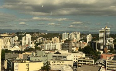 [Áudio]  Tempo firme com sol em Criciúma e região