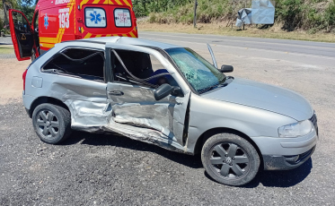 Motorista fica ferido em colisão entre dois carros na SC-108, em Urussanga