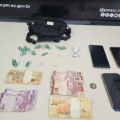 Trio é preso com drogas escondidas em poste em Balneário Rincão