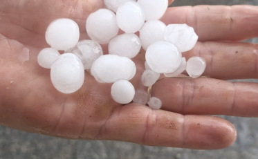 [Vídeo] Cidades do Sul de SC registram tempestades com granizo nessa sexta