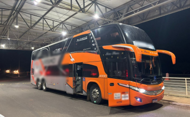 Ônibus com 125 argentinos ilegais é interceptado pela Polícia Federal na fronteira com o Brasil