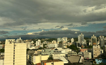 [Áudio] Sol entre nuvens e risco de temporais marcam o dia em Criciúma