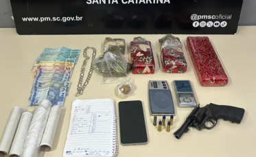 Homem é preso por tráfico de drogas e arma em Forquilhinha