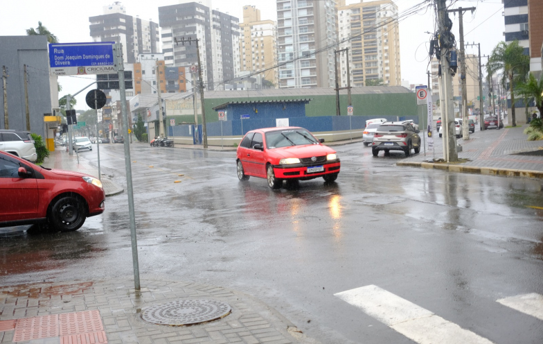 Chuva intensa mantém região Sul em alerta e preocupa Defesa Civil de SC