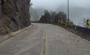 Serra do Rio do Rastro tem trânsito liberado após remoção de rocha 