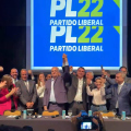 Flávio Bolsonaro encerra mistério e anuncia Alfredo Gaspar como vice