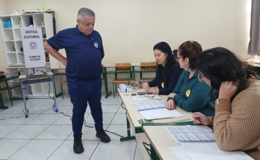João Rodrigues vota em Chapecó