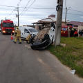 Colisão com capotamento entre veículos deixa dois motoristas feridos em Jaguaruna
