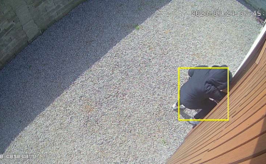 Polícia rastreia Pix e identifica suspeita de vender móveis de casa alugada em SC